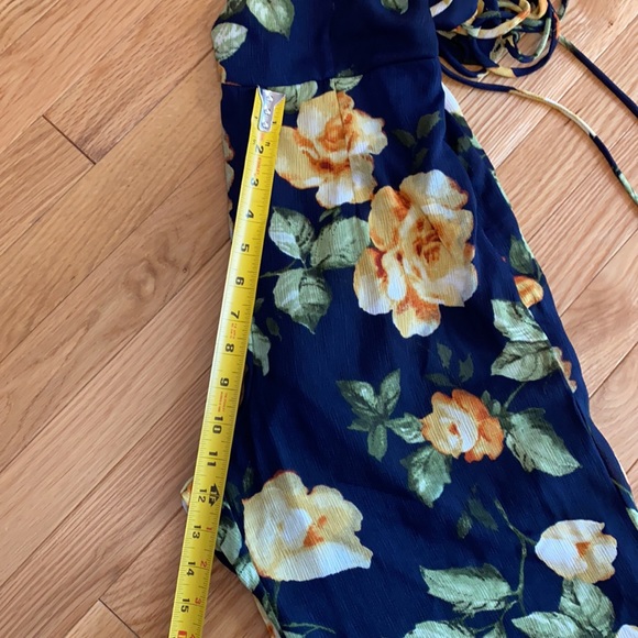 Gorgeous cross tie back jumper - Picture 3 of 9